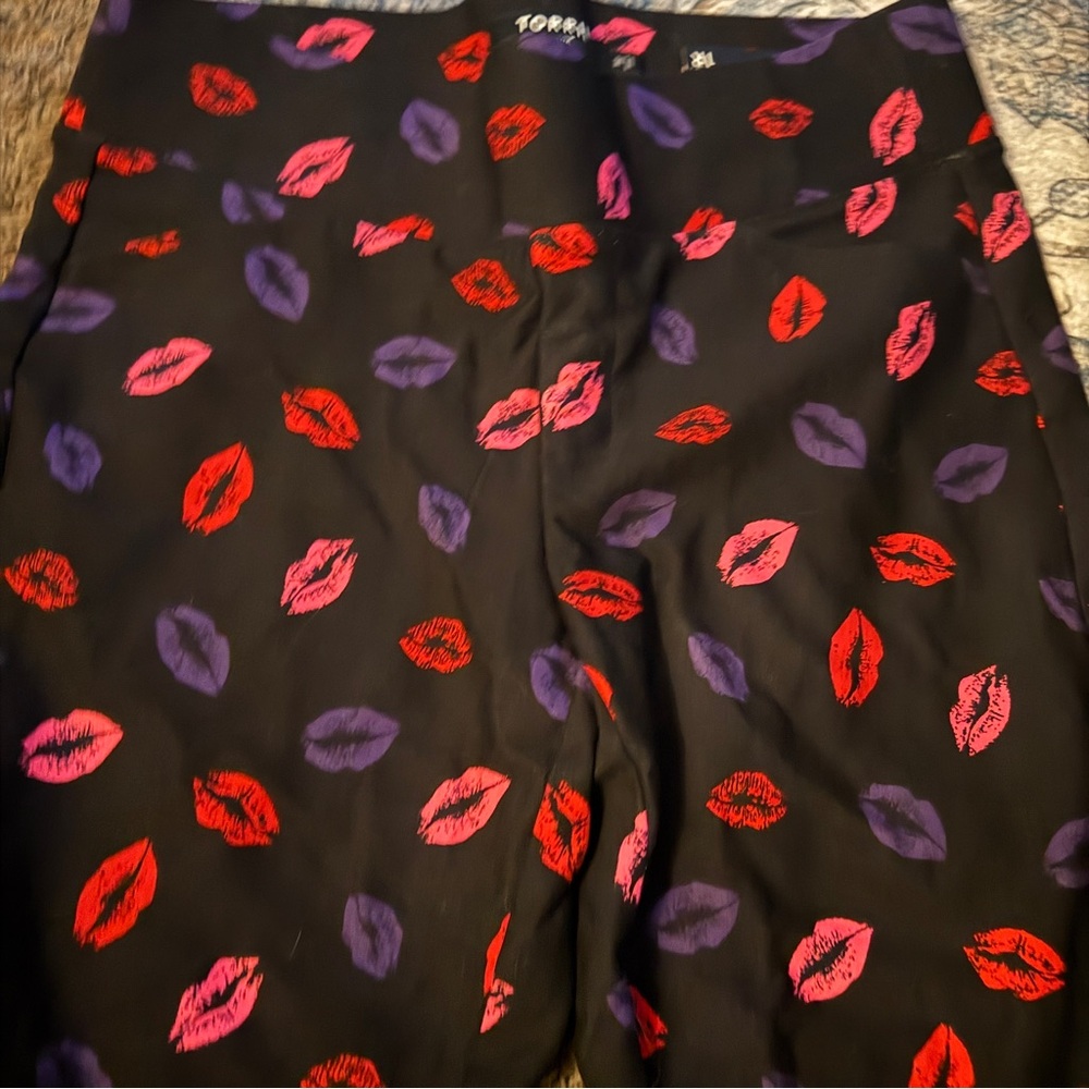 Torrid Lipstick Print Pixie Pants - image 2